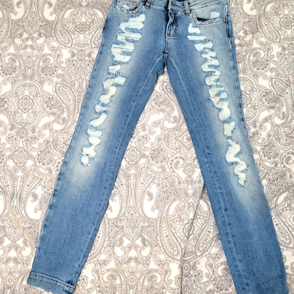Stylish Dolce & Gabbana Jean - Picture 3 of 11